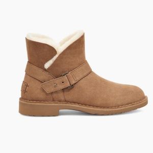 - Ugg🍂🍁Aubrielle chestnut winter Boots size 5.5